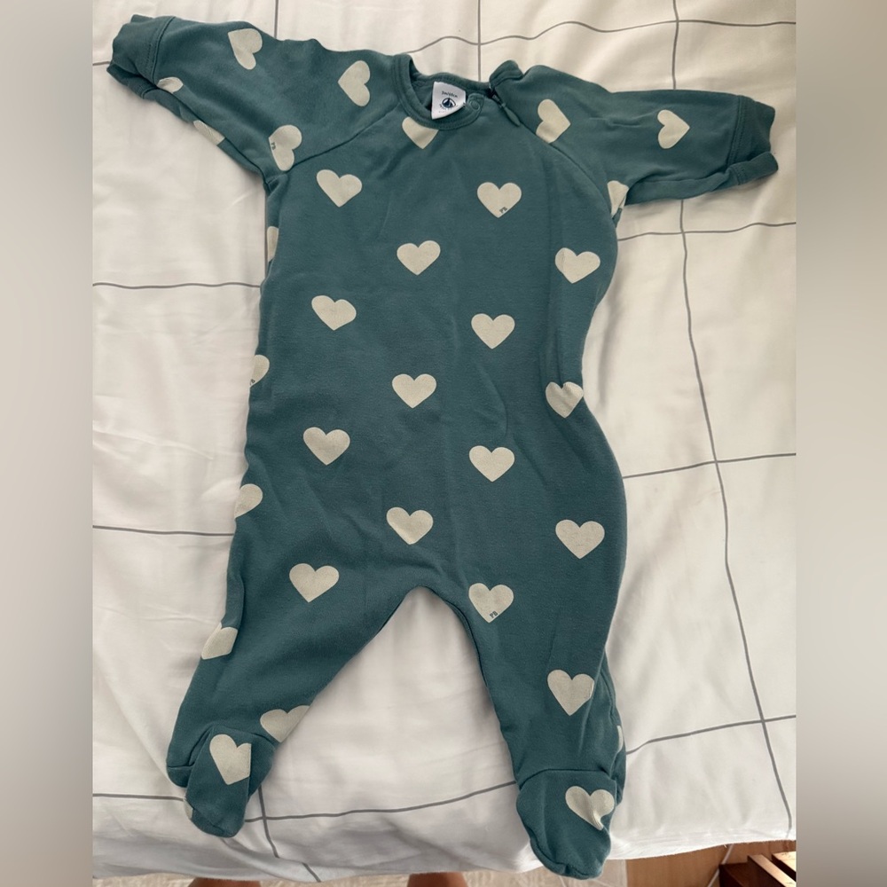 Petit Bateau BABIES' HEART PATTERNED COTTON SLEEPSUIT size 3M
